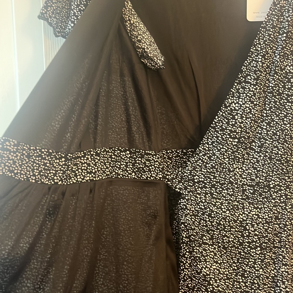 Black and white wrap dress - Picture 15 of 16